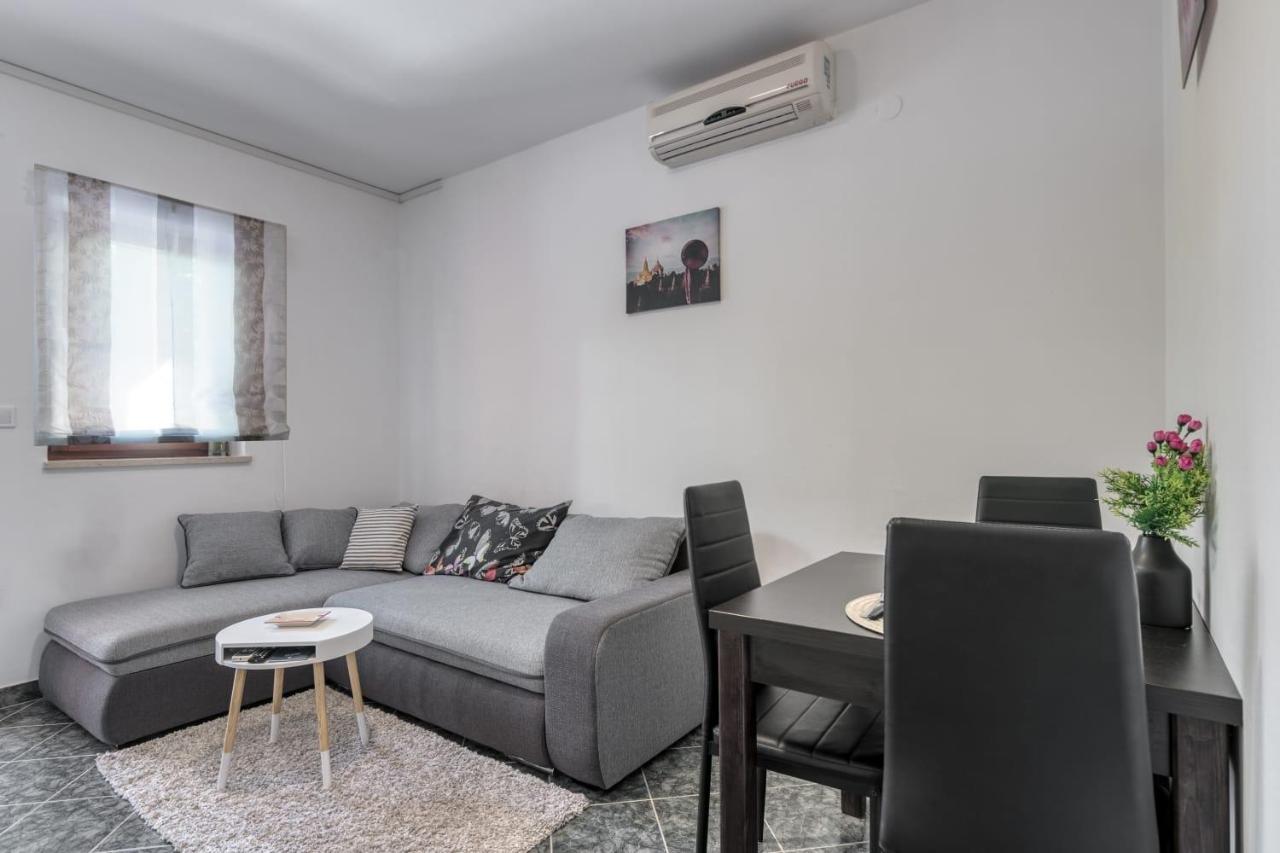 פרמנטורה Orhideja Apartment With Private Backyard מראה חיצוני תמונה